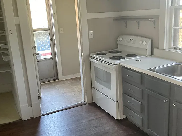 438 S Margin St — Photo 20