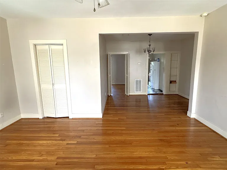 302 W Saulnier St #3 — Photo 5