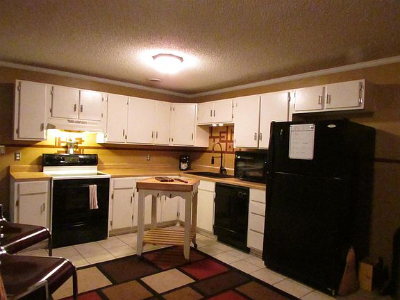 5th image of 408 Pioneer Dr