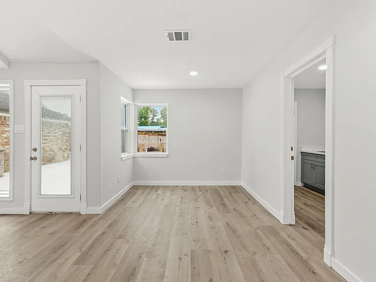 15215 Parkville Dr — Photo 31