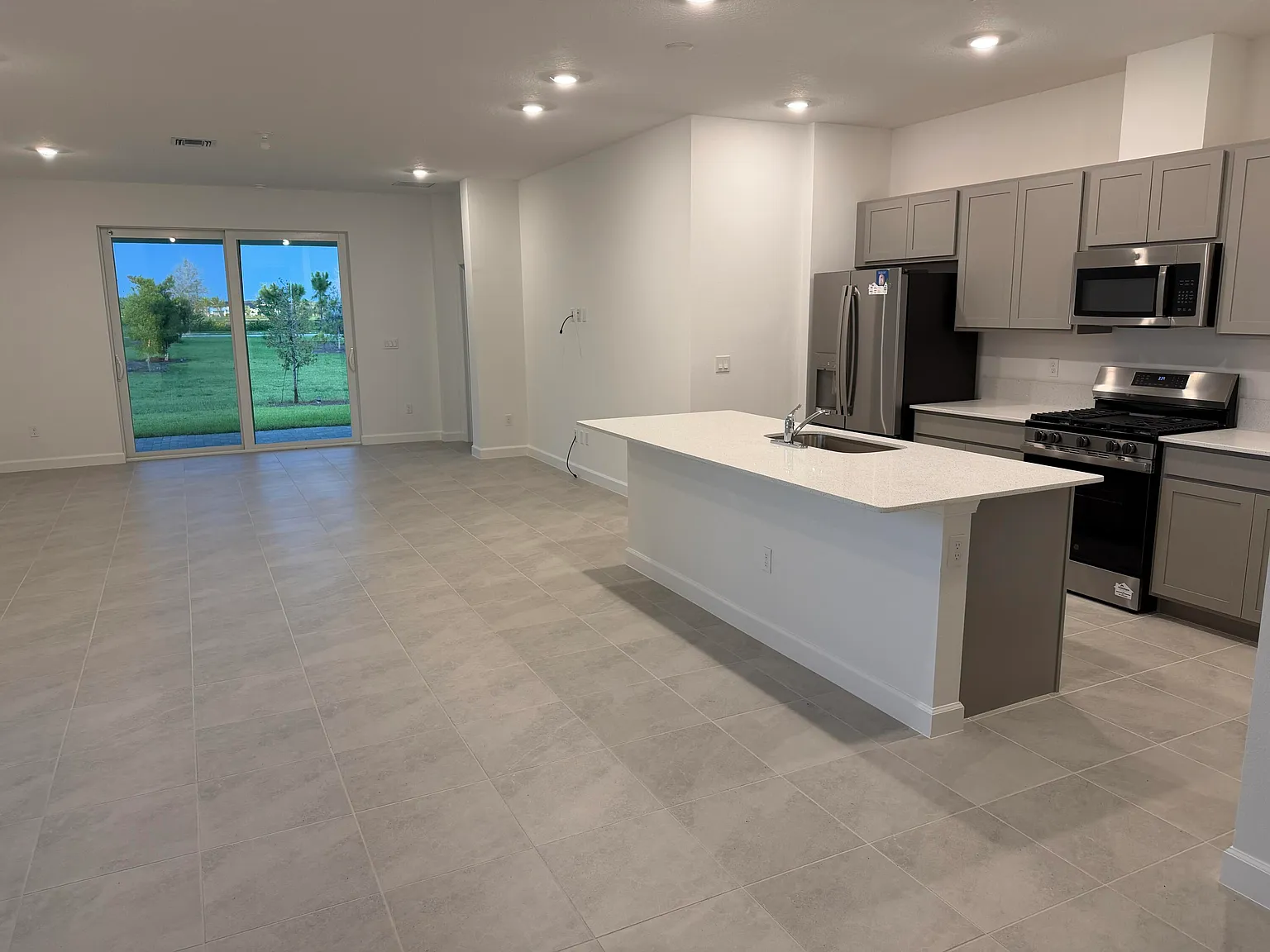 3 bed, 2.0 bath, 1758 sqft, $3,500 — Photo 4