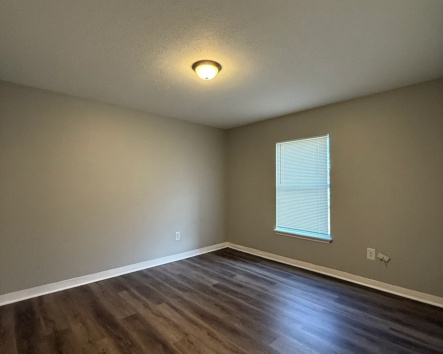 2708 Greenwood Ave — Photo 4
