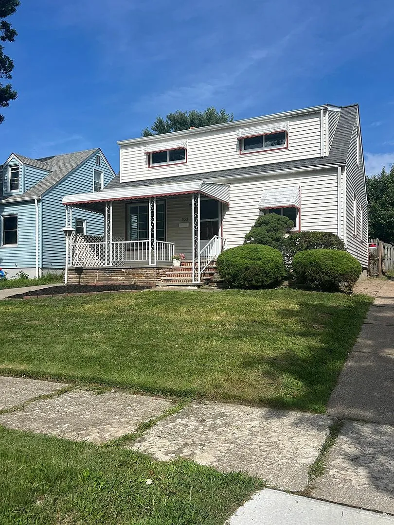 955 E 223rd St | Spacious 3-Bedroom, 1.5-Bath Home with Garage — Photo 2