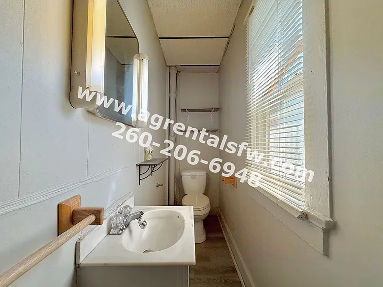 2828 Raymond St — Photo 10