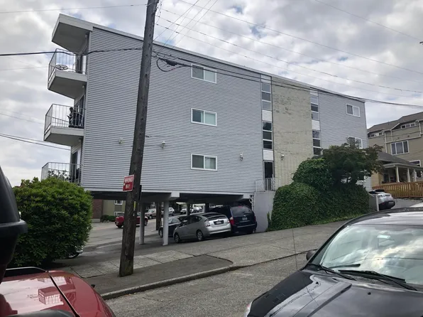 909 N 74th St #302, Seattle, WA 98103