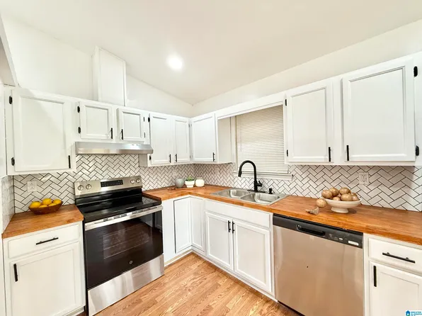 115 Johnson Dr, Bessemer, AL 35023