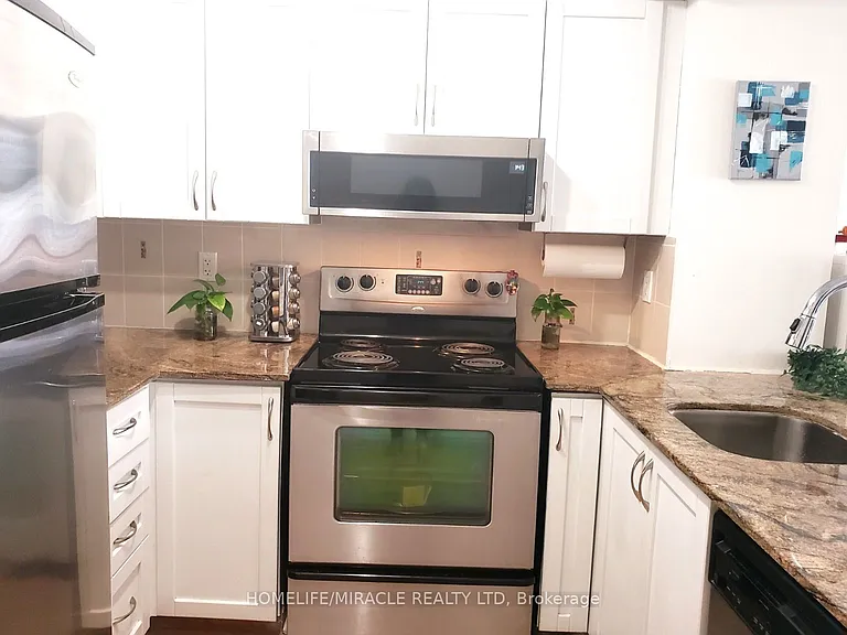 225 Wellesley St E #607 — Photo 6