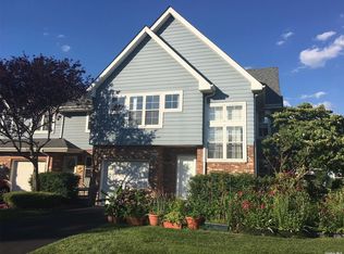 21 Goldenwood Cir, Central Islip, NY 11722