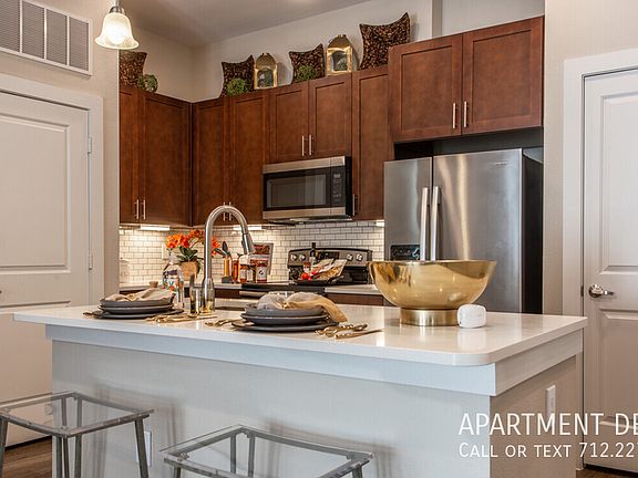 4th image of 1556 Leona St #143