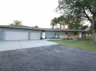 46865 266th St, Sioux Falls, SD 57106