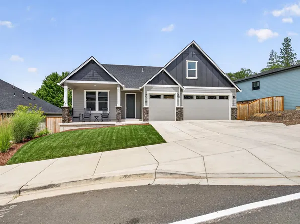 327 Arrowhead Trl, Eagle Point, OR 97524