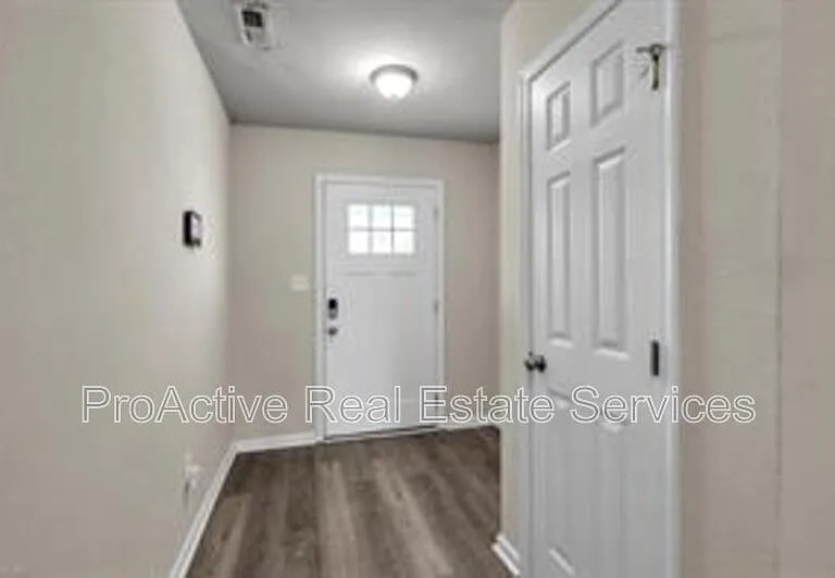223 N 7th St — Photo 9