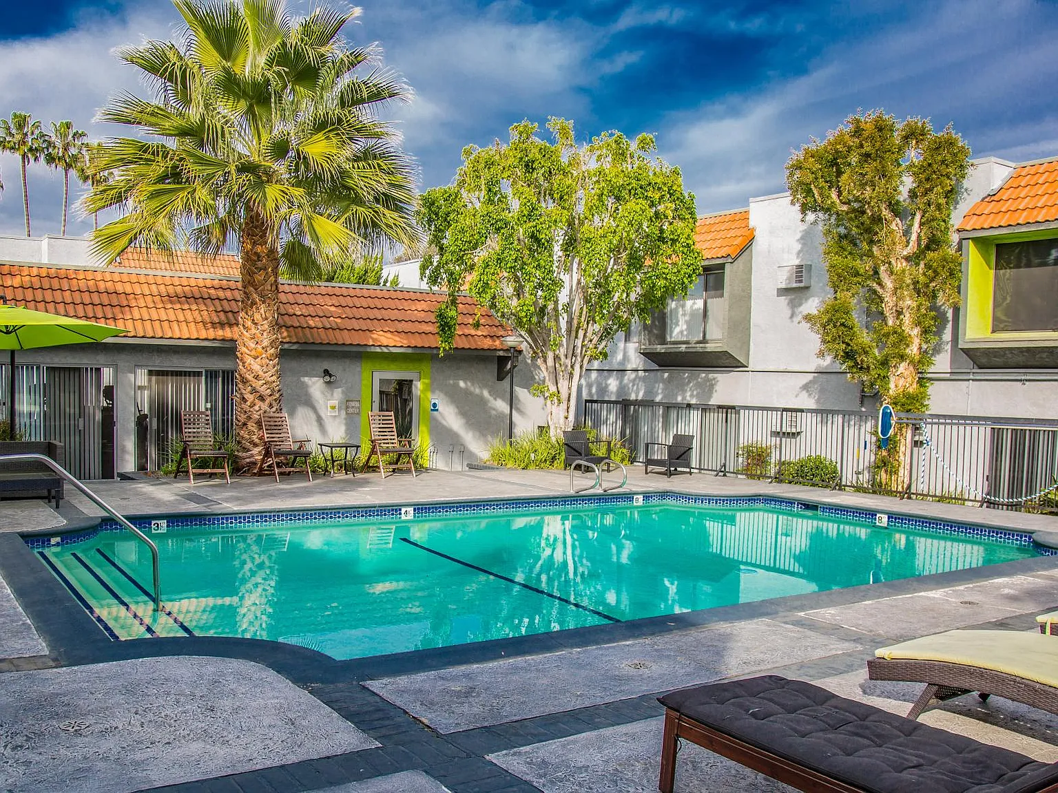 5345 Sepulveda Boulevard — Photo 2
