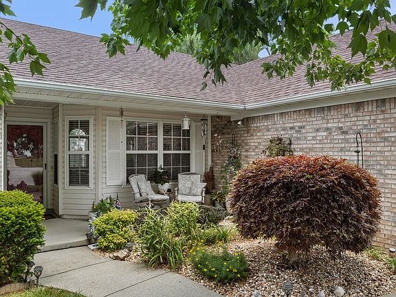 3rd image of 104 Wilderness Ct