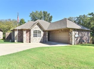 435 Foxwood Dr, Sapulpa, OK 74066