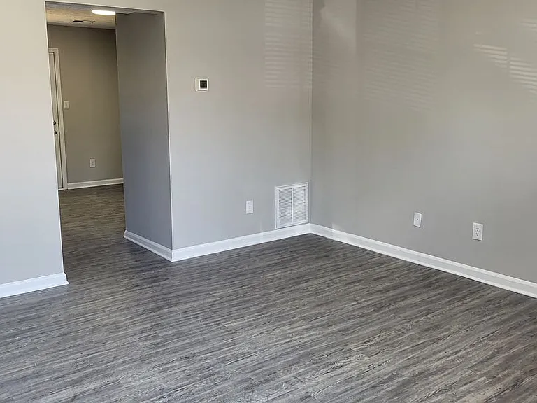 102 Barnes Ln — Photo 2