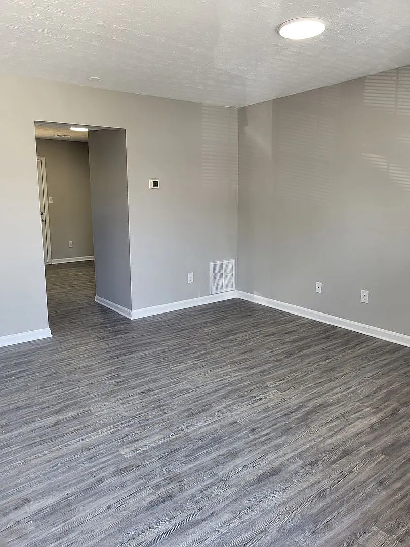 Building Photo - 102 Barnes Ln