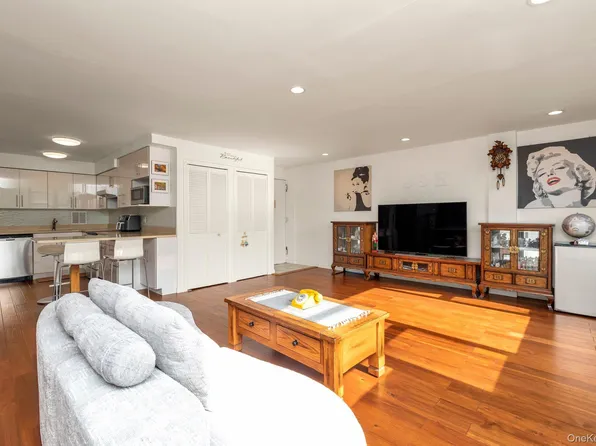 10-10 166 Street #6D, Beechhurst, NY 11357