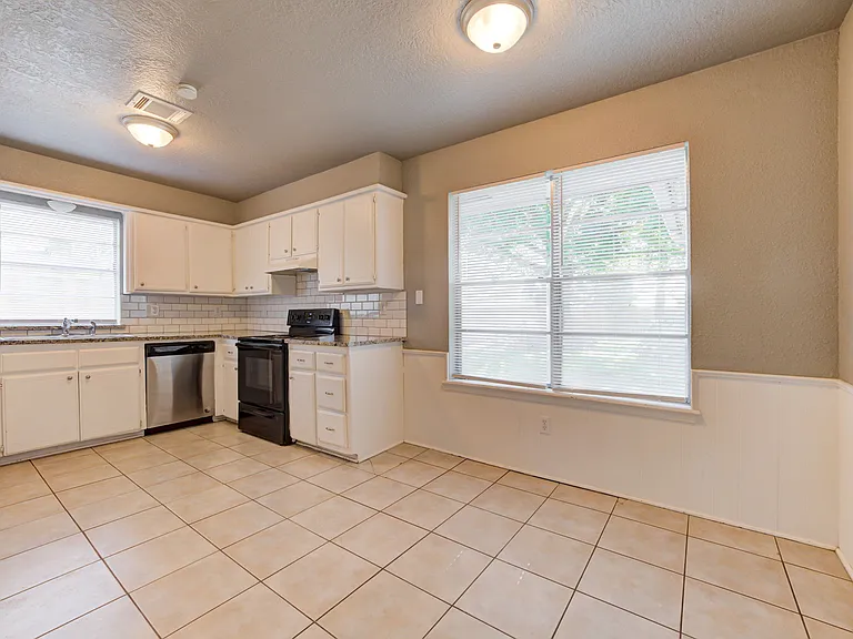 2287 Houston Ave — Photo 9