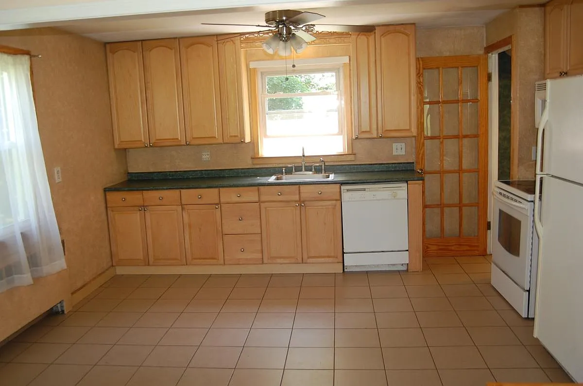 3 bed, 1068 sqft, $2,685 — Photo 4