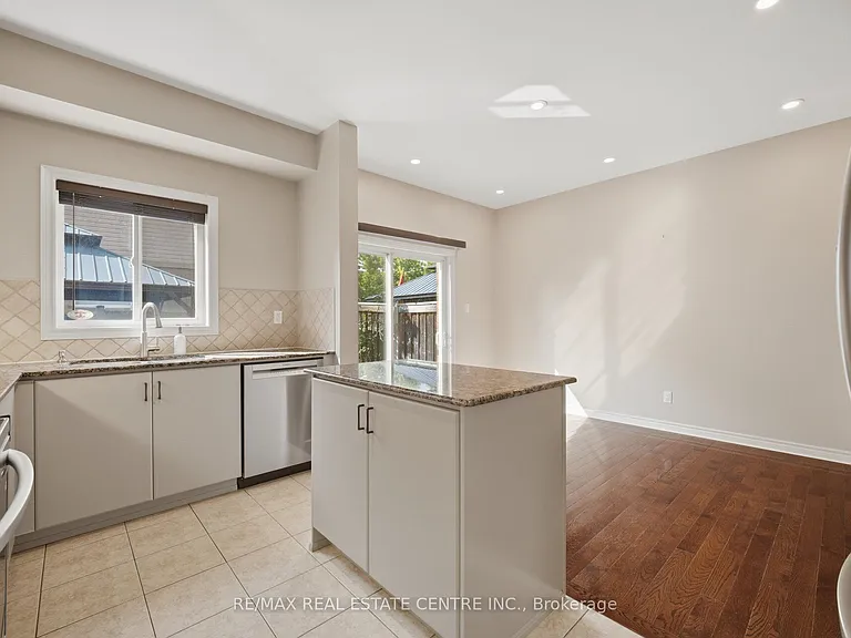 366 Hobbs Cres — Photo 18