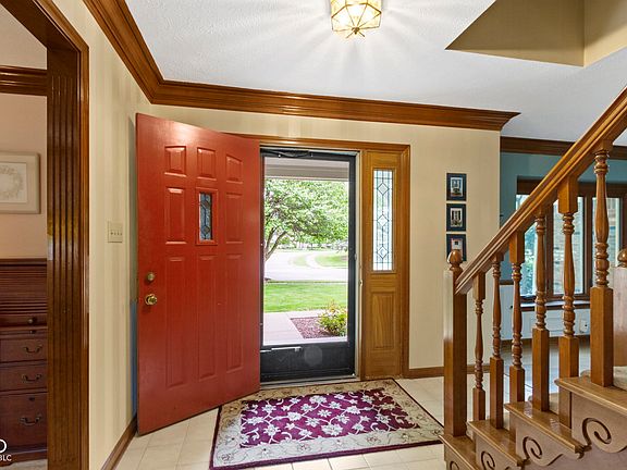 5th image of 974 Arrowwood Dr