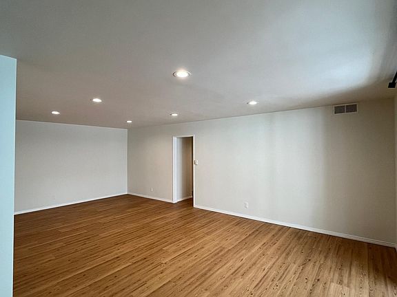 5th image of 601 California Ave #204
