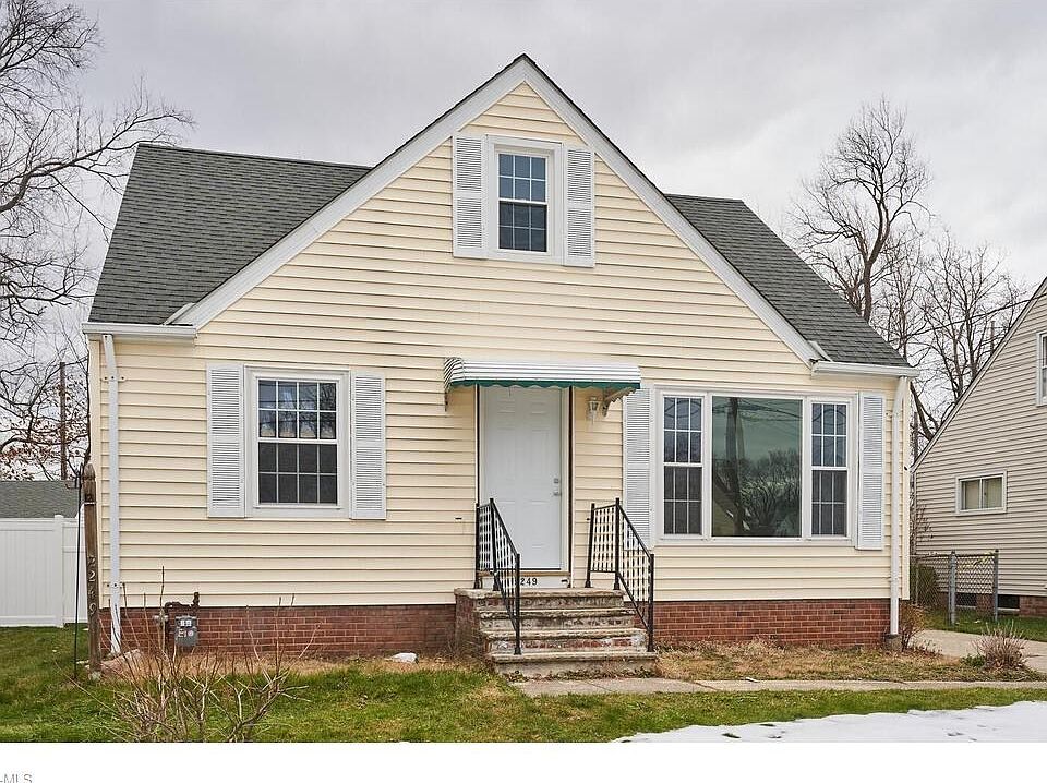 1st image of 2249 Larchmont Dr
