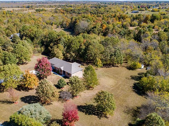 4th image of 3874 N Farm Road 79