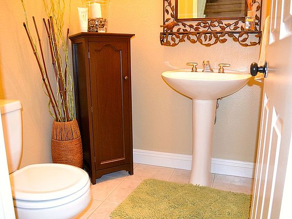 Downstairs half-bath