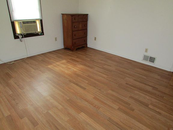 4th image of 125 E Main St APT A