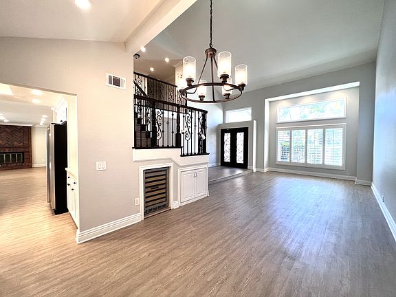 5th image of 926 Silvertip Dr