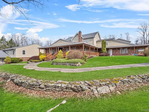 1-18 Willow Way, Rhinebeck, NY