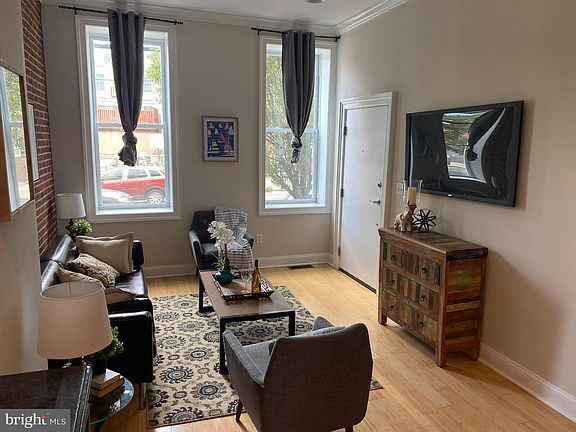 3rd image of 1613 Fairmount Ave #1