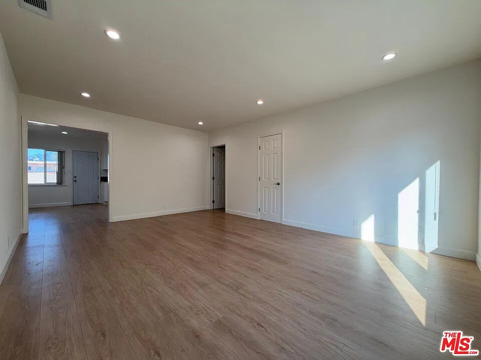 2 bed, 1.5 bath, 1200 sqft, $2,795 — Photo 4