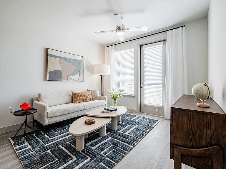 Del Via Apartments — Photo 8