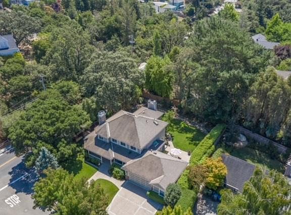 4th image of 1 Kingswood Dr