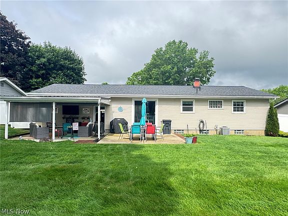 3rd image of 4013 Shelbourne Dr