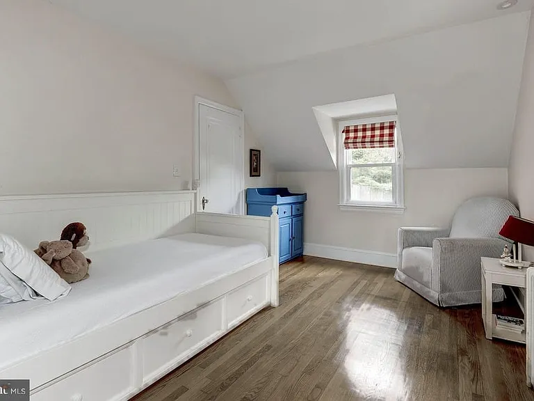 4929 Macarthur Blvd NW — Photo 10