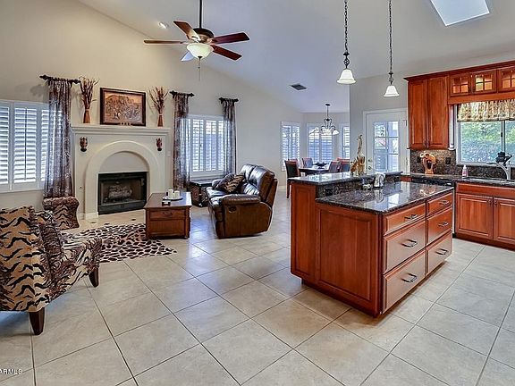 3rd image of 1513 W Sunridge Dr