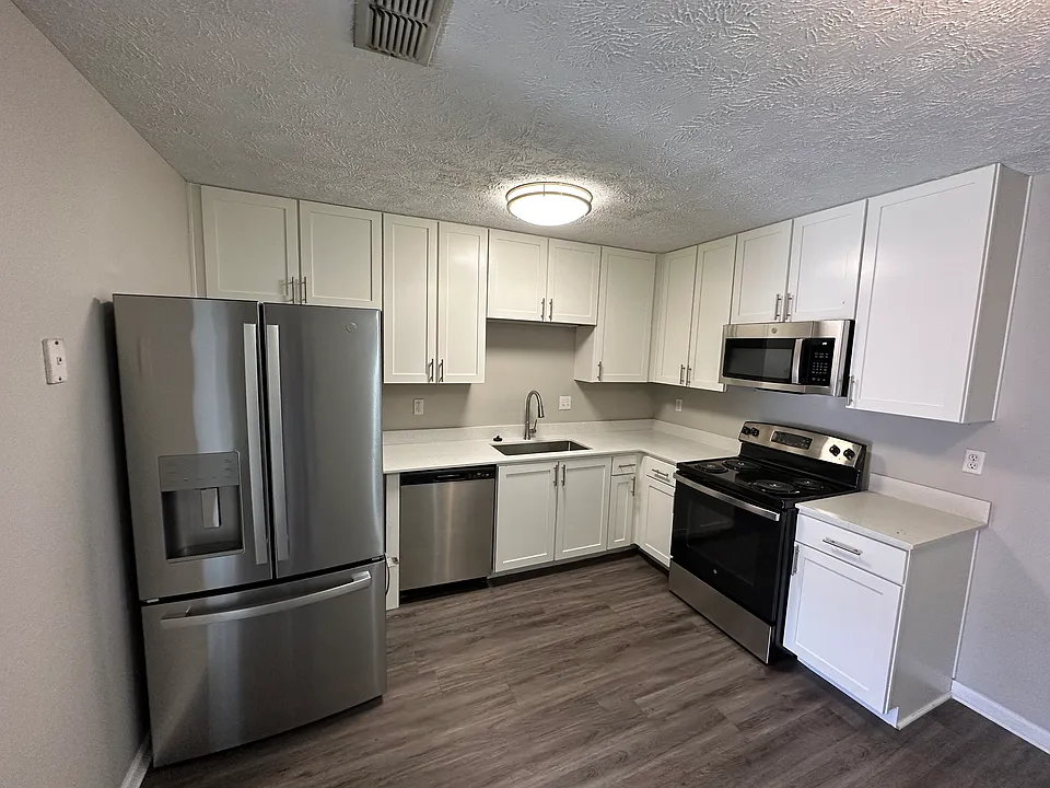 300 Carver Dr #6