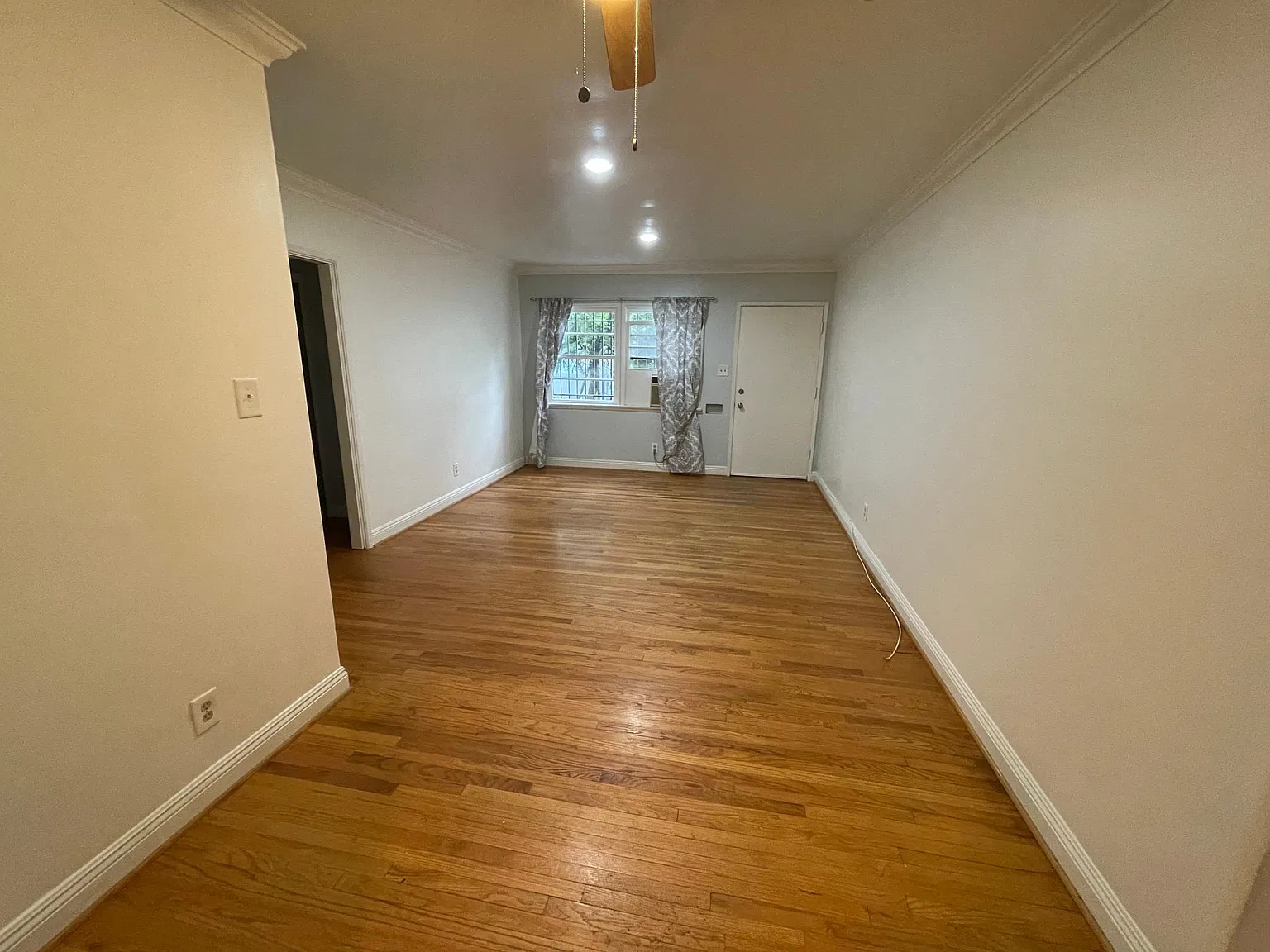1 bed, 850 sqft, $2,200 — Photo 2