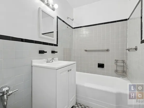 575 Grand Street image 13 of 23