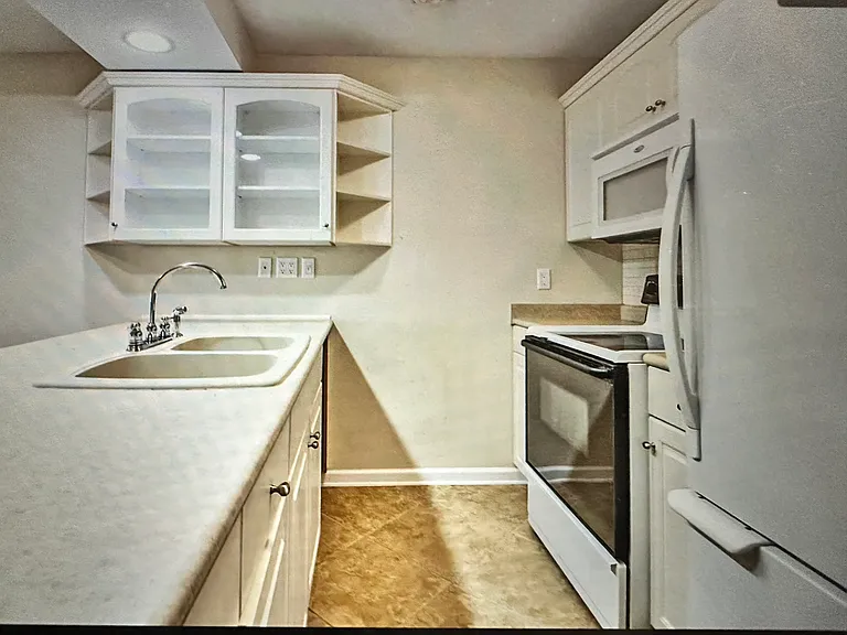 38 Lakeshore Ln #50 — Photo 12