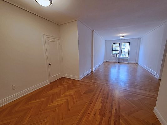 4th image of 680 W End Ave #12DD