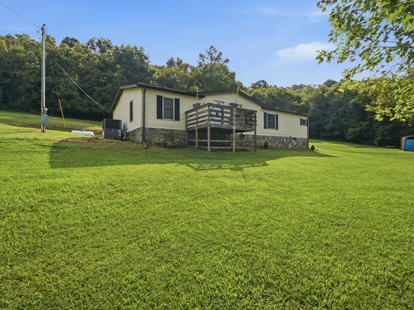 1305 Wolf Hill Rd, Bethpage, TN 37022