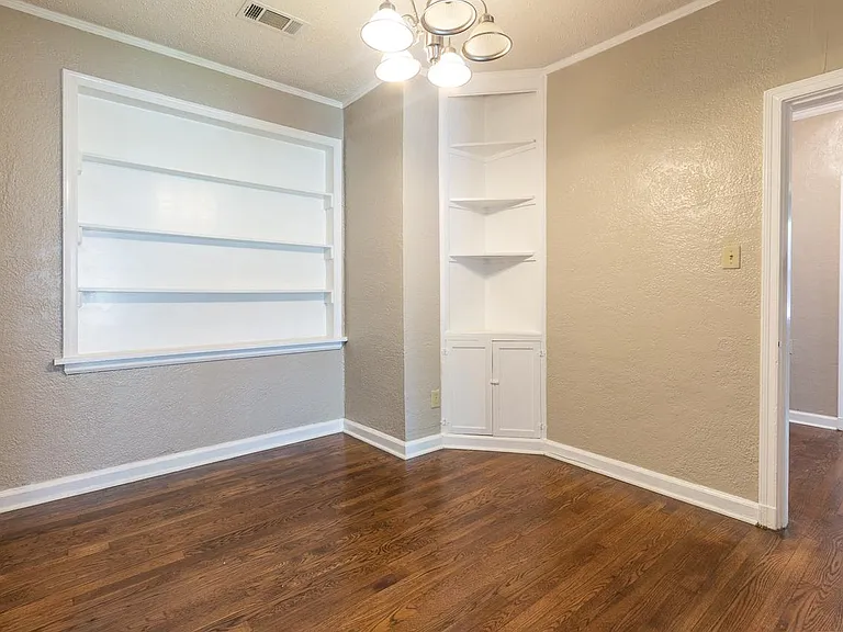 956 Biggs St — Photo 3