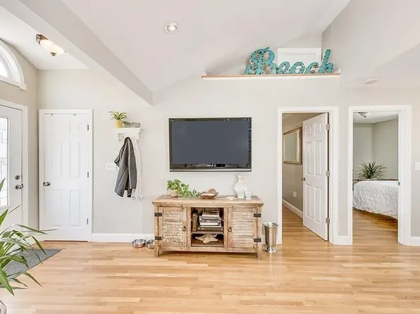 165 Albatross Rd, Quincy, MA 02169