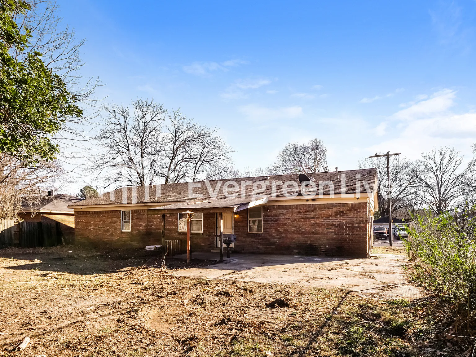 3 bed, 2.0 bath, 1371 sqft, $1,195 — Photo 2