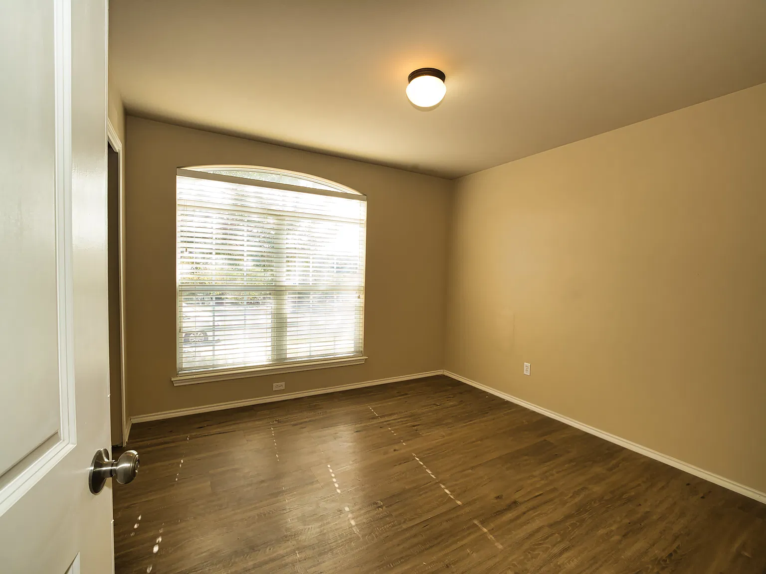3 bed, 1799 sqft, $2,100 — Photo 2